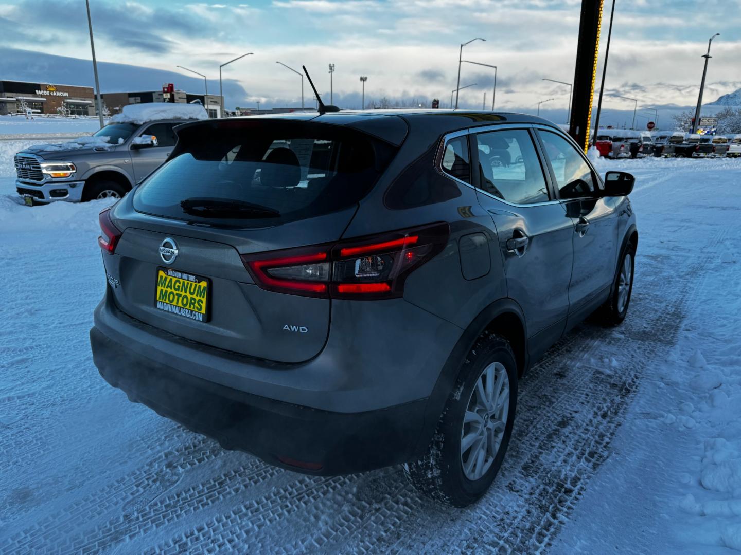 2021 Gray /Black Nissan Rogue Sport Sport (JN1BJ1AW9MW) with an 2.0L 4-Cylinder engine, located at 1960 Industrial Drive, Wasilla, 99654, (907) 274-2277, 61.573475, -149.400146 - Photo#5